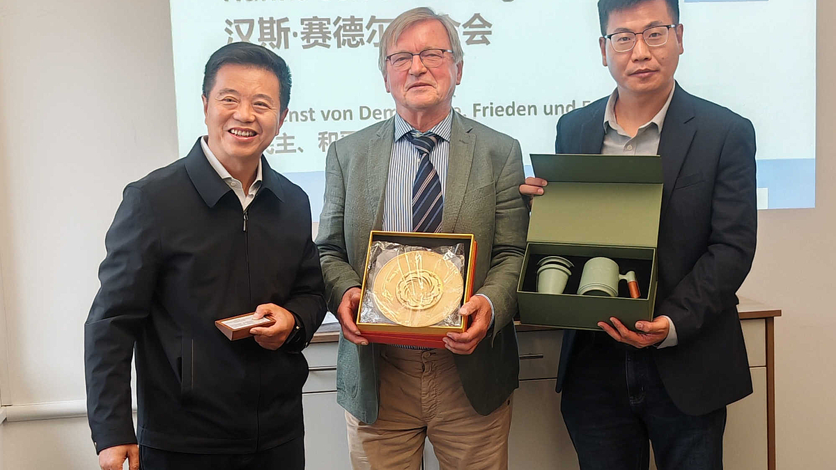 颁奖后的卡尔·施宾德勒