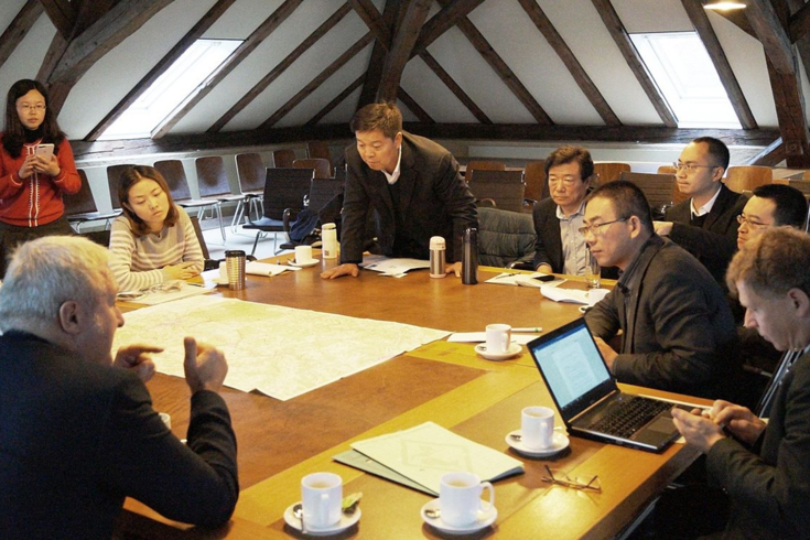 Ideen für strukturschwache ländliche Räume gesucht - Experten aus China informieren sich im direkten Austausch vor Ort.