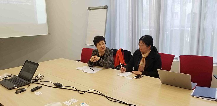 Delegationsleiterin Dr. Tan Lin, Vizepräsidentin des Allchinesischen Frauenverbands, im Bayerischen Staatsministerium für Arbeit und Soziales, Familie und Integration